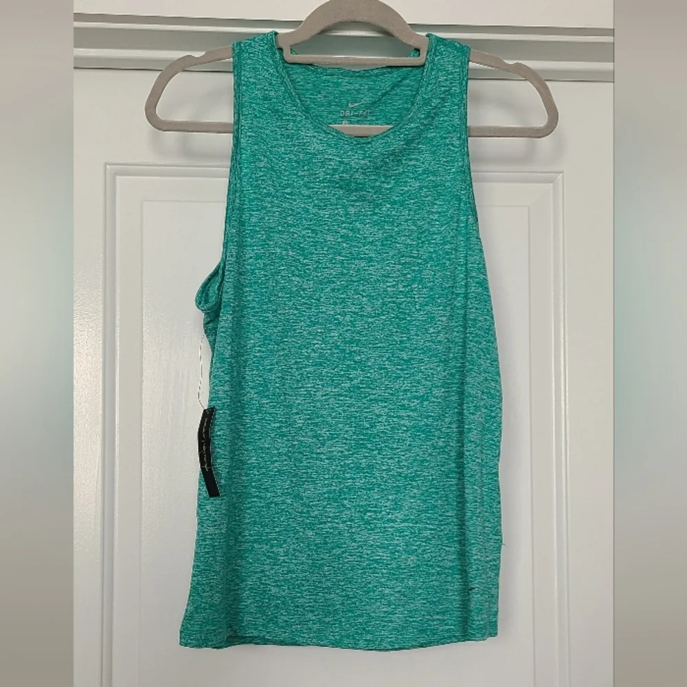 Nike Women's Standard Fit Active Athleisure Athletic Work Out Tank Top Medium